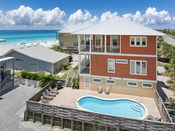 Luxury Beach Vacation Home wit Large Pool & Upscale Decor